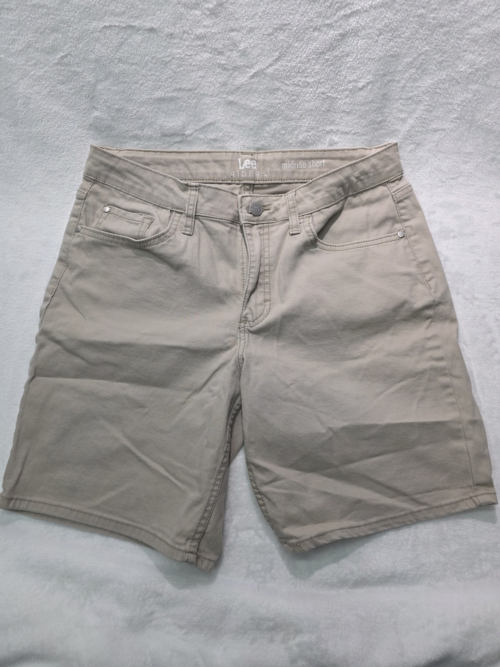 Lee Riders Midrise Shorts in Light Khaki